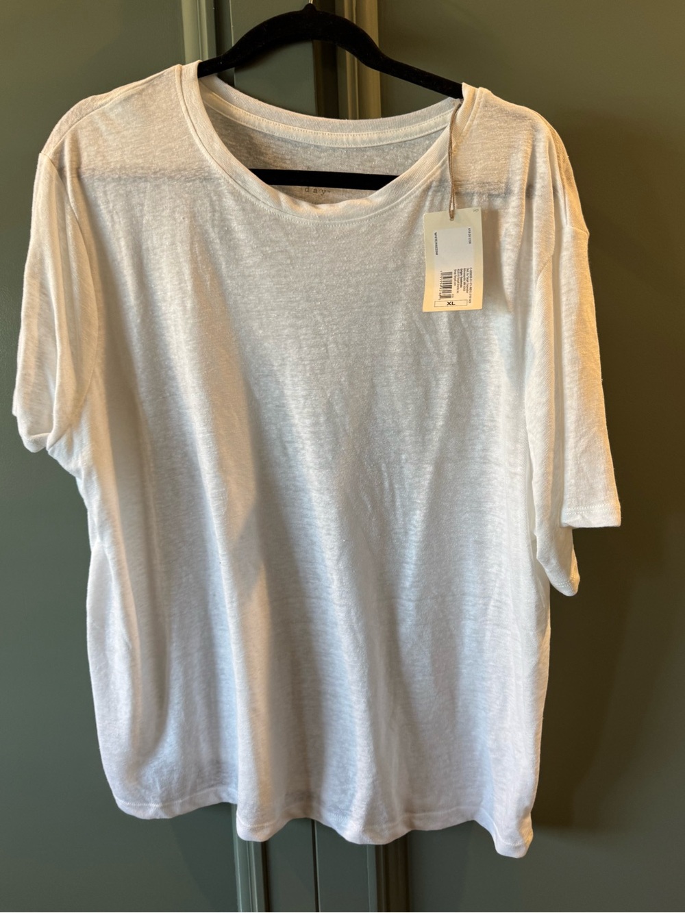 NWT Classic White Tee-Shirt